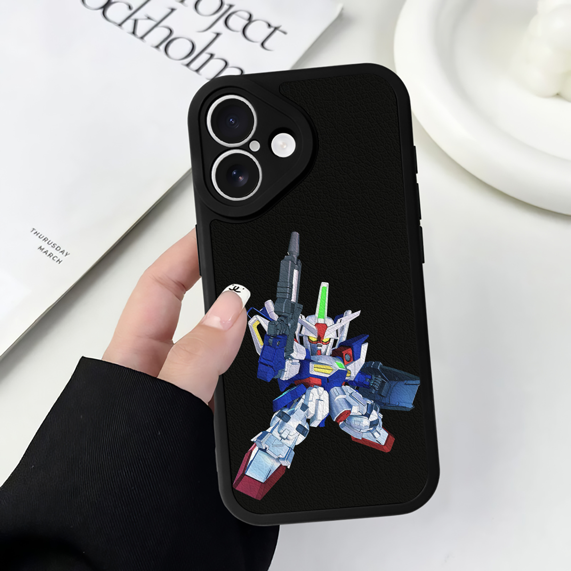 （画像用） 機動戦士ガンダム Mobile Suit Gundam 【iPhone 16シリーズ対応】シリコンスマホケース（レザー調） 材質：シリコン